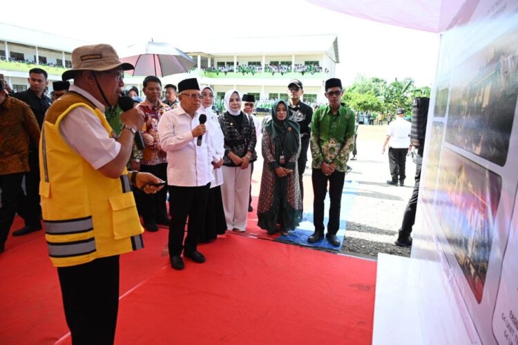 Kunjungan Kerja Sehari di Sebatik, Wapres Ma’rud Amin Melakukan Peletakan Batu Pertama Pembangunan Rusun 3 Lantai Bagi Para Santri