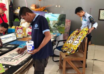 Jalani Hukuman Di Lapas Nunukan Warga Binaan Dapat Orderan Kaligrafi