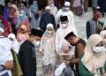Bupati Laura Sholat Ied di Islamic Center dengan Penerapan Protokol Kesehatan