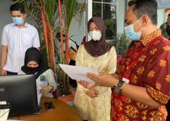 JEMPUT BOLA, DISDUKCAPIL LAKUKAN PELAYANAN TERPADU