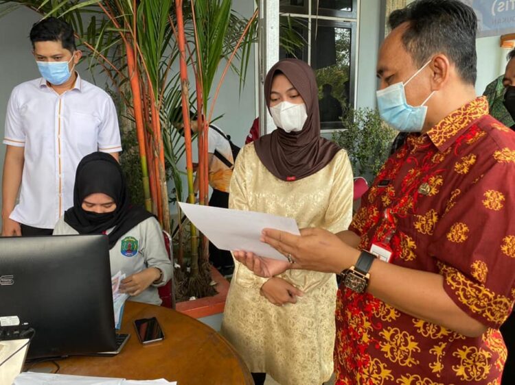 JEMPUT BOLA, DISDUKCAPIL LAKUKAN PELAYANAN TERPADU