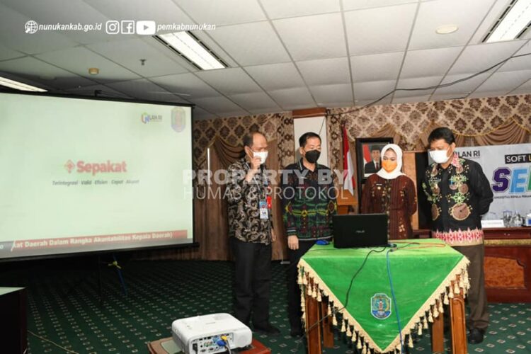 Launching Aplikasi SEPAKAT, Bupati Laura Himbau OPD Mendukung