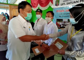 30 Warga Sungai Batang Terima Ijazah Paket A