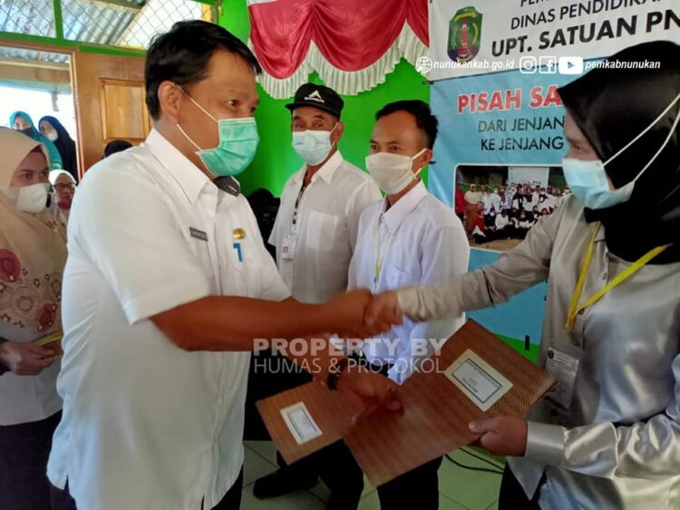 30 Warga Sungai Batang Terima Ijazah Paket A