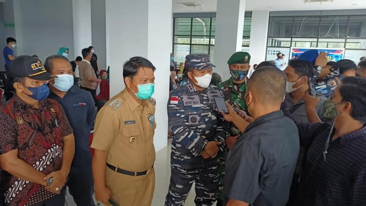 WABUP TINJAU SERBUAN VAKSINASI TNI/POLRI DI TUNON TAKA