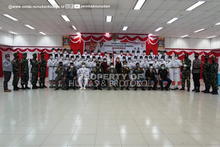 Bupati Laura Kukuhkan Anggota Paskibra HUT Kemerdekaan RI Ke – 76 Tahun 2021