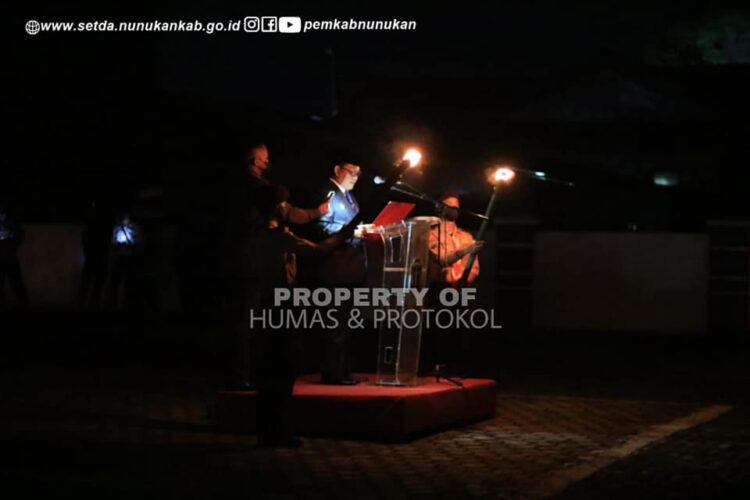 Wakil Bupati Nunukan H. Hanafiah menjadi inspektur Upacara Apel kehormatan dan Renungan Suci di TMP Jaya Sakti