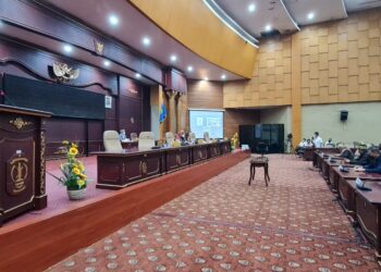 Tanpa Didampingi Wakil Ketua DPRD, Hj. Rahma Leppa, Pimpin Paripurna Persetujuan Ranperda Perubahan APBD TA 2021.