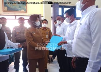 Serahkan SK kepada 21 Ketua RT Terpilih di Kelurahan Nunukan Timur, Berikut Pesan Bupati Laura