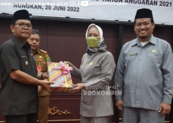 Wabup H. Hanafiah Sampaikan Nota Pengantar Bupati Nunukan Terhadap Raperda Tentang Laporan Pertanggungjawaban Pelaksanaan APBD tahun anggaran 2021