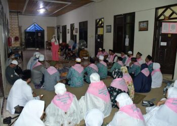 Malam – malam Datangi Mess Calon Jemaah Haji, Bupati Laura Membagi Pengalamannya Dua Kali Naik Haji