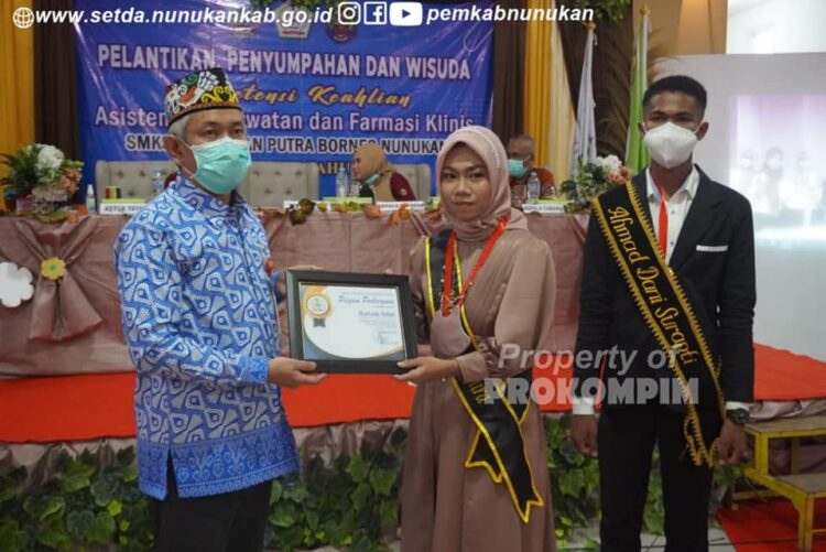 Sebanyak 39 Siswa SMKS Kesehatan Putra Borneo Nunukan Diwisuda