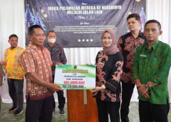 Rangkaian Kegiatan Safari Natal Tahun 2022, Bupati Laura Hadiri Perayaan Natal di Desa Lubok Buat