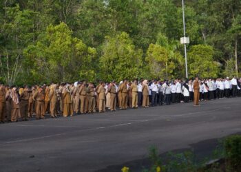 Berikan Arahan dan Memotivasi Kinerja, Bupati Laura Pimpin Apel Pagi di Gabungan Dinas 2