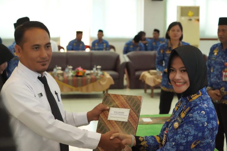 Serahkan SK PPPK Formasi Tahun2022, Bupati Nunukan : Jaga Dan Imbangi Amanah Ini Dengan Kejujuran, Keikhlasan, Serta Prestasi dalam Bekerja