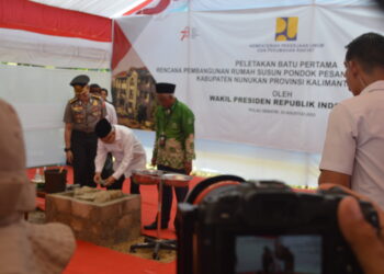 Letakkan Batu Pertama Pembangunan Rusun Ponpes As’adiyah Sebatik, Wapres Pastikan Komitmen Pemerintah Sukseskan Pendidikan di Wilayah Perbatasan