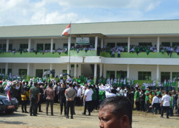 Santri As ‘Adiyah Berebut Salaman Dengan Wapres Maruf Amin