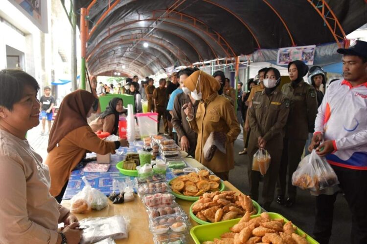 Bupati Beserta OPD Berburu Takjil Ramadhan Bentuk Dukungan Pada Pelaku UMKM