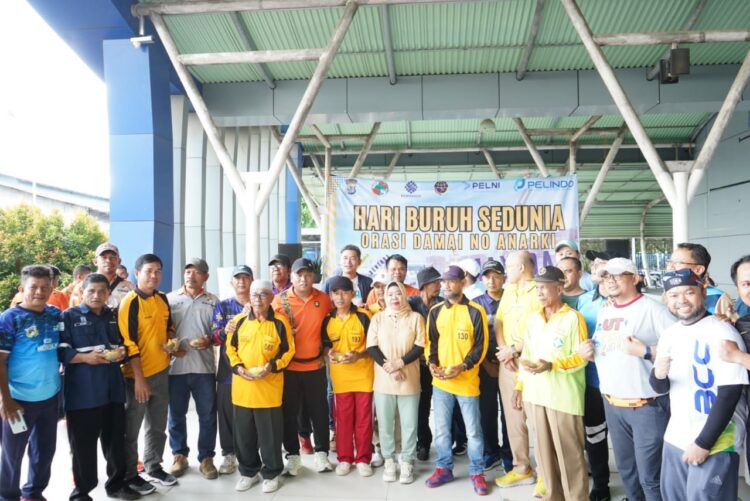 Peringati Hari Buruh Sedunia, Polres Nunukan Gelar Jalan Santai Bersama TKBM Pelabuhan Tunontaka