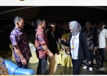 Meski Diguyur Hujan, Masyarakat Antusias Saksikan Lomba Karaoke Dalam Rangka HUT Kabupaten Nunukan di Krayan