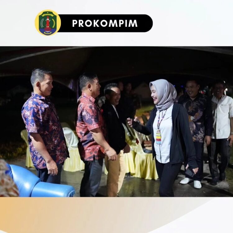 Meski Diguyur Hujan, Masyarakat Antusias Saksikan Lomba Karaoke Dalam Rangka HUT Kabupaten Nunukan di Krayan
