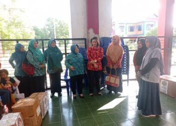 TP PKK Kabupaten Nunukan Salurkan Bantuan Kepada Pekerja Migran Indonesia