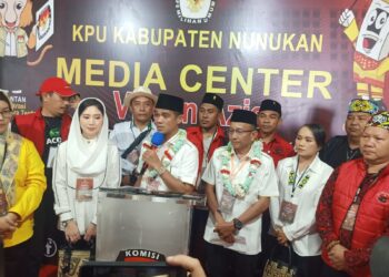 17 Program Unggulan Pasangan “IRAMA” Dipaparkan Usai Serah Terima Berkas Persyaratan Calon Bupati dan Wakil Bupati Nunukan di KPU Nunukan