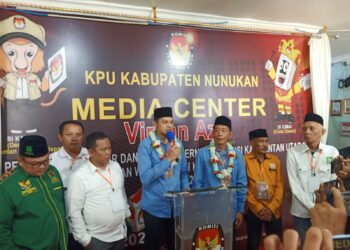 Dinyatakan Lengkap, KPU Terima Berkas Pendaftaran Pasangan H. Andi Muhammad Akbar Djuarsyah SE, MM – Serfinaus SIP, MSi