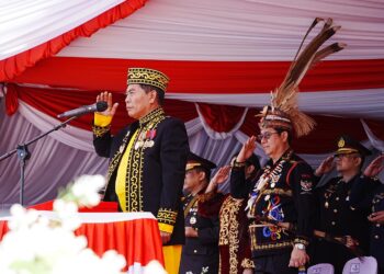 Peringati Hari Ulang Tahun (HUT) ke-79 Republik Indonesia Zainal Paliwang Bertindak Selaku Inspektur Upacara