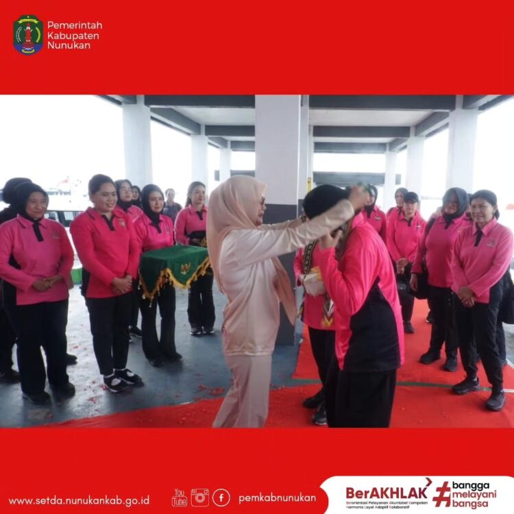 Tari Khas Tepung Tawar Sambut Kedatangan Ibu-ibu Bhayangkari Polri di Sebatik