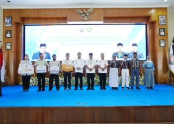 Pemprov Serahkan Bantuan Medis di Kabupaten Malinau