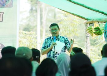 Pemprov Apresiasi Semangat Petani Sajau Metun Syukuran Panen Padi