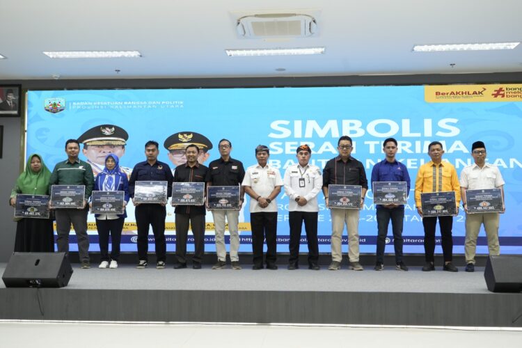 Gubernur Serahkan Bankeu Parpol Secara Simboli