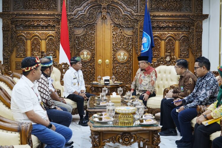 Temui Mendikdasmen Gubernur Usulkan Penambahan Sarana Pendidikan Untuk Penyandang Disabilitas