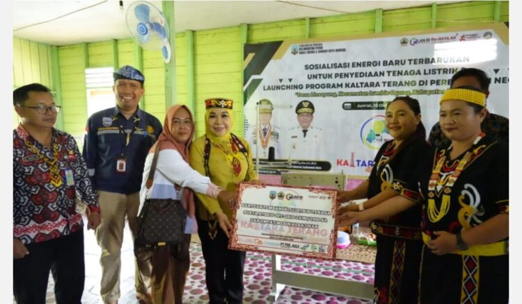 Hj. Rahmawati Resmi Luncurkan Program Kaltara Terang di Perbatasan Negeri