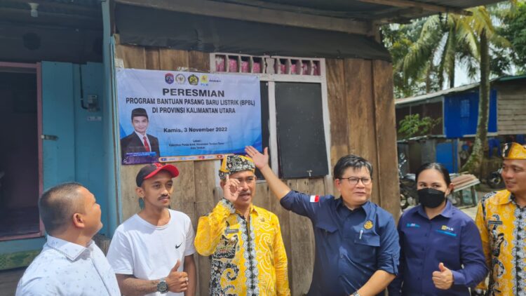 Warga Perbatasan Kaltara Terima Bantuan Pasang Baru Listrik Gratis