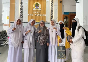 Sejumlah Siswa SMA Muhammadiyah Nunukan Sambangi Kantor DPRD Nunukan
