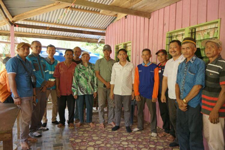 Ketua dan Sekretaris Komisi II DPRD Nunukan Tinjau Langsung Jalan Rusak di Kampung Tebol