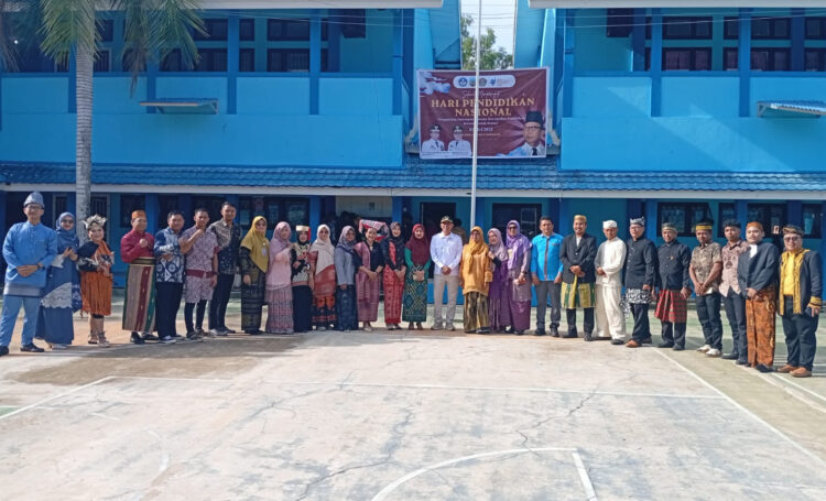 Pimpin Upacara Hardiksnas Di SMK 1 Nunukan, Sekretaris Komisi I DPRD : Pendidikan Bermutu Untuk Semua