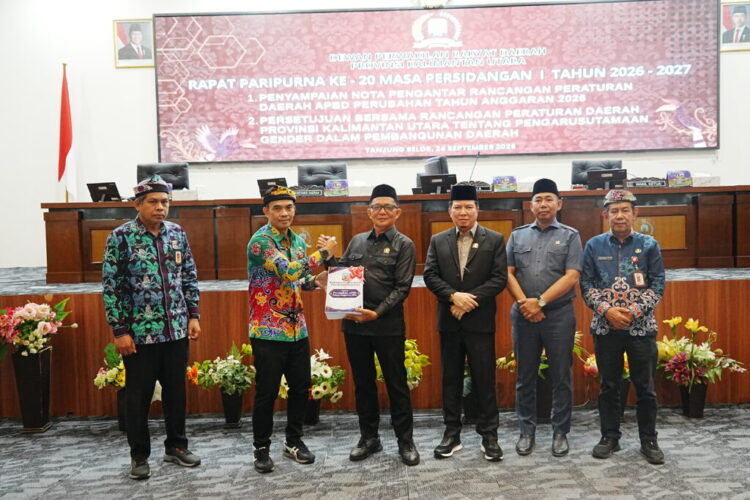 Sekprov Sampaikan Nota Keuangan Rancangan Perubahan APBD Kaltara Tahun 2026