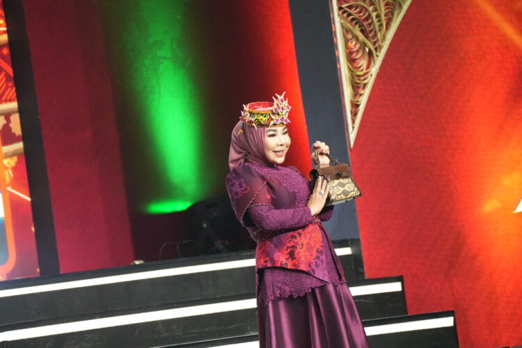 Rahmawati Zainal Tampilkan Wastra Bulungan di Parade Kriyanusa 2026